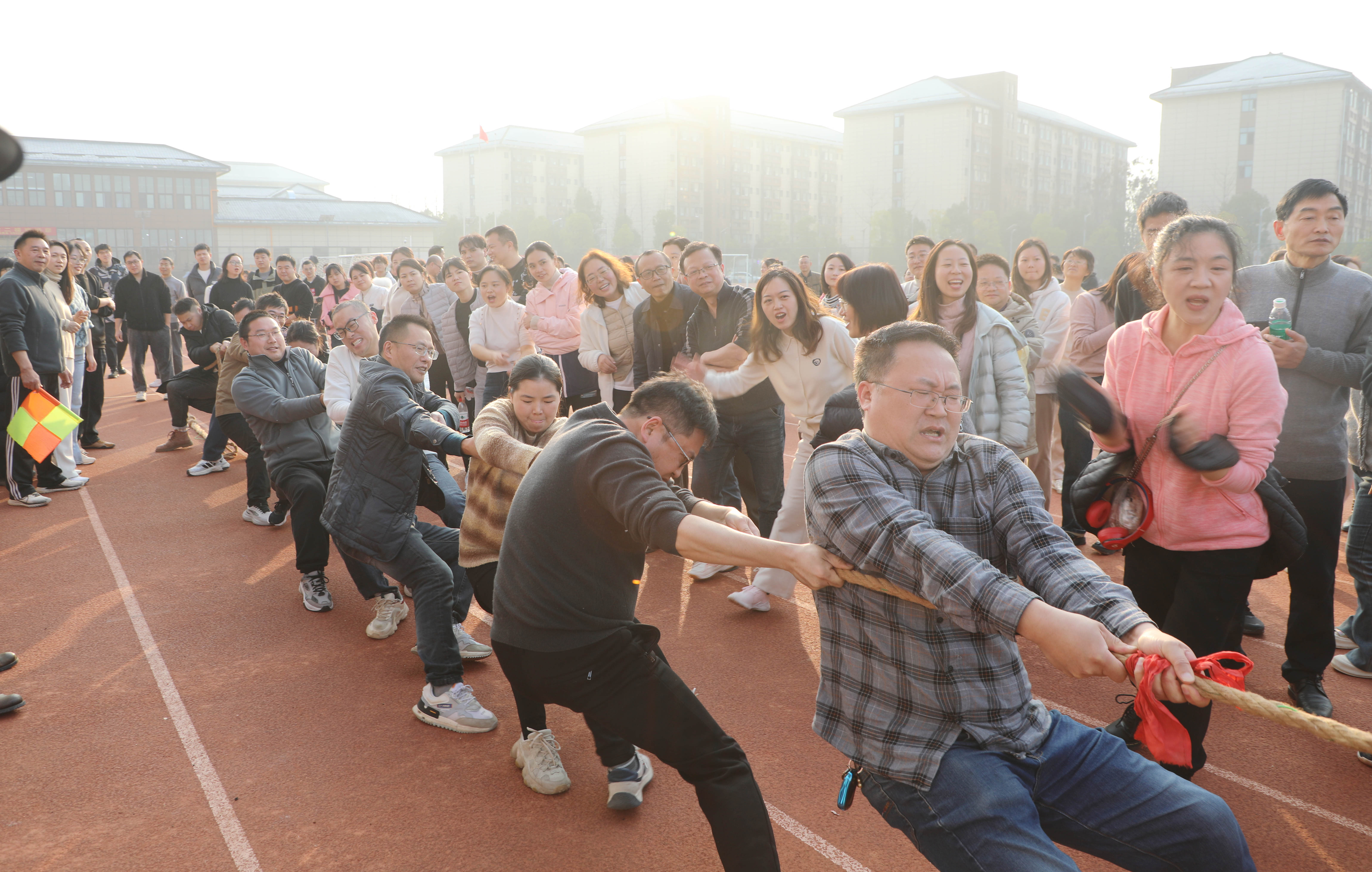 凝心聚力展风采 趣味运动促团结——我校成功举办教职工趣味运动会